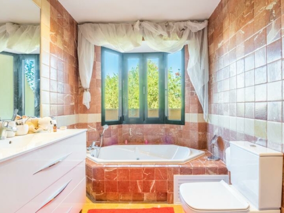 For Sale 🏡 Marbella Golden Mile, Marbella 🌅 South-west facing townhouse within walking distance to Puente Romano and the beach