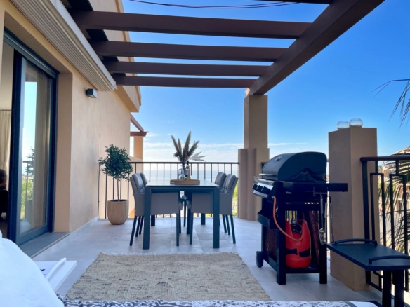 Penthouse in Hacienda del Señorio de Cifuentes Benahavis for  Rent