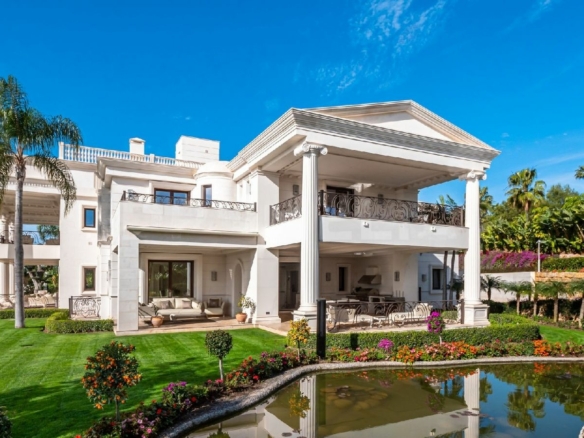 For sale 🏡 Luxurious Mansion in Sierra Blanca, Marbella Golden Mile! 🌟 Sea View  -Gated 