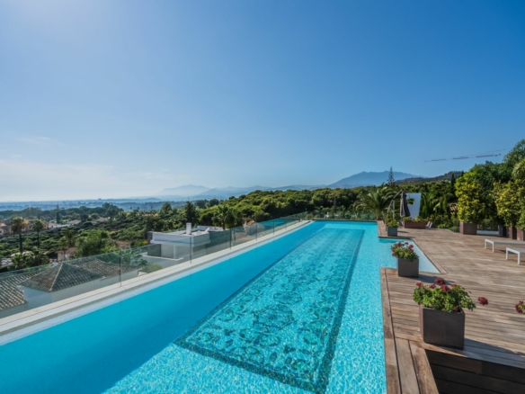 Penthouse 5 Bedrooms  in Sierra Blanca, Costa del Sol – Sea Views – Gated