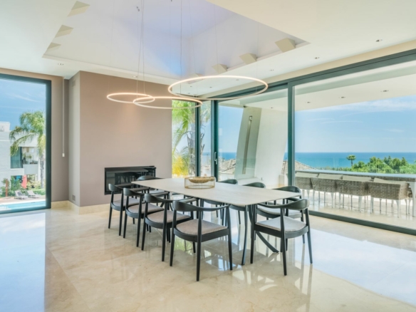 Penthouse 5 Bedrooms  in Sierra Blanca, Costa del Sol – Sea Views – Gated