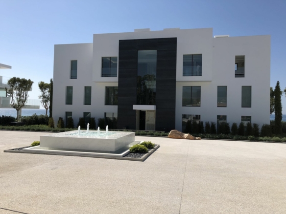 For Rent – EMARE 🏢 Estepona COSTA DEL SOL 4 Bedrooms APARTMENT 🏖️