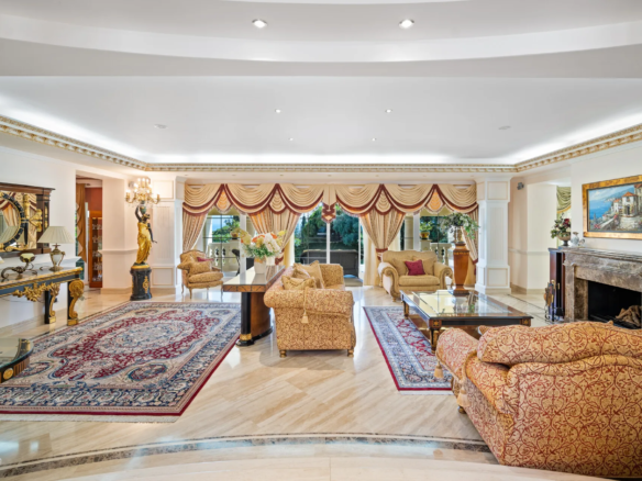 For Sale 🌟 Exclusive Classic Villa in Sierra Blanca 🏰 4089m2  Sea View Plot