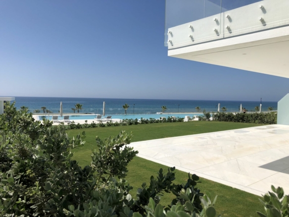 For Rent – EMARE 🏢 Estepona COSTA DEL SOL 4 Bedrooms APARTMENT 🏖️