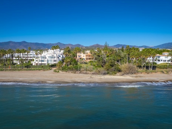 For sale 🌟 ELEGANT 10 Bedrooms BEACHFRONT MANSION WITH GUEST ACCOMMODATION ON THE NEW GOLDEN MILE 🌴