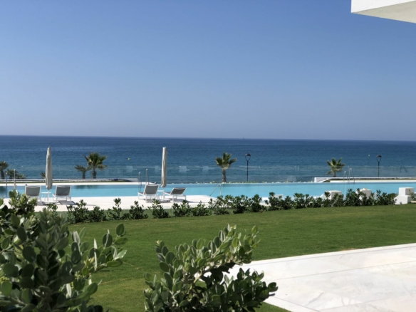 For Rent – EMARE 🏢 Estepona COSTA DEL SOL 4 Bedrooms APARTMENT 🏖️
