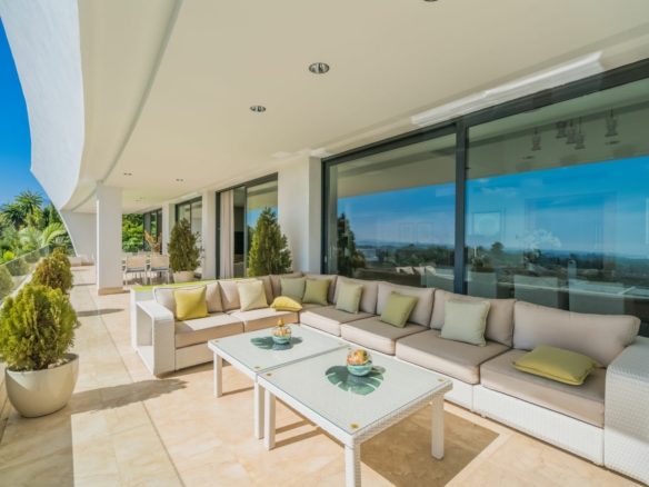 Penthouse 5 Bedrooms  in Sierra Blanca, Costa del Sol – Sea Views – Gated