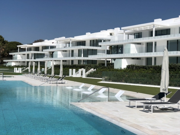 For Rent – EMARE 🏢 Estepona COSTA DEL SOL 4 Bedrooms APARTMENT 🏖️