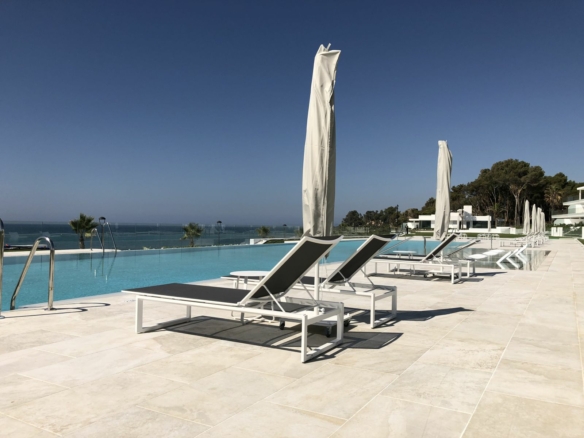 For Rent – EMARE 🏢 Estepona COSTA DEL SOL 4 Bedrooms APARTMENT 🏖️