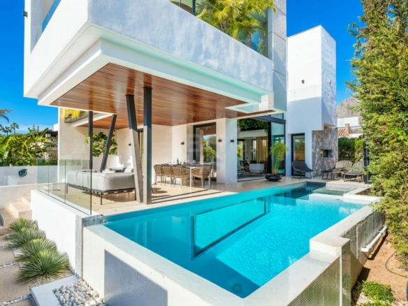  Modern Villa for Sale & Rent in Casablanca, Marbella Golden Mile. Walk to Beach