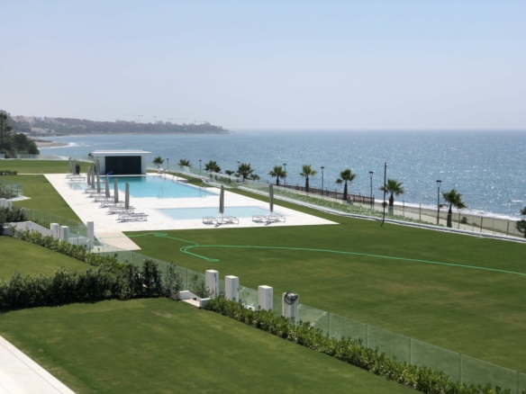 For Rent – EMARE 🏢 Estepona COSTA DEL SOL 4 Bedrooms APARTMENT 🏖️