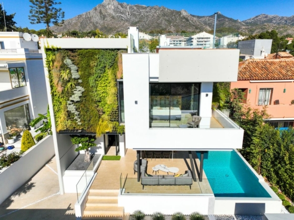  Modern Villa for Sale & Rent in Casablanca, Marbella Golden Mile. Walk to Beach