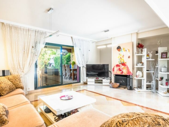 For Sale 🏡 Marbella Golden Mile, Marbella 🌅 South-west facing townhouse within walking distance to Puente Romano and the beach