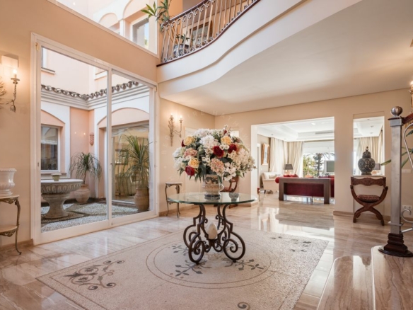 For sale 🌟 ELEGANT 10 Bedrooms BEACHFRONT MANSION WITH GUEST ACCOMMODATION ON THE NEW GOLDEN MILE 🌴