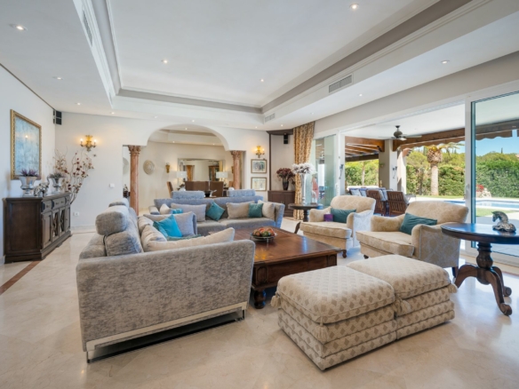 For Sale – Luxurious 7 Bedrooms Mansion in Nueva Andalucia! 🌅