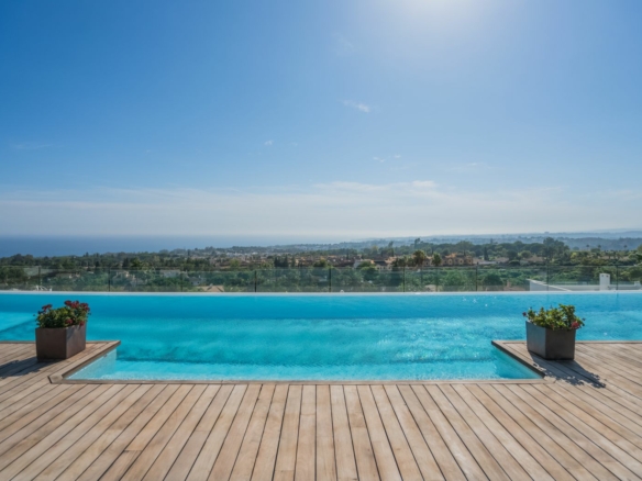 Penthouse 5 Bedrooms  in Sierra Blanca, Costa del Sol – Sea Views – Gated