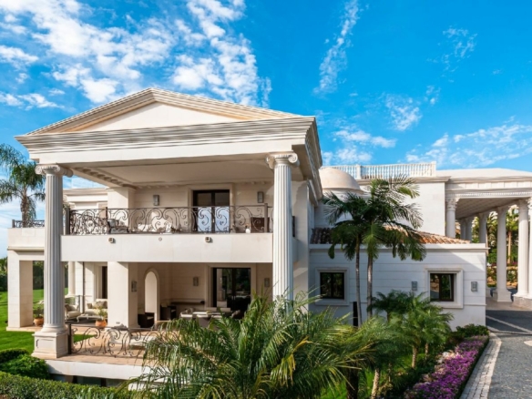 For sale 🏡 Luxurious Mansion in Sierra Blanca, Marbella Golden Mile! 🌟 Sea View  -Gated 