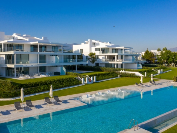 For Rent – EMARE 🏢 Estepona COSTA DEL SOL 4 Bedrooms APARTMENT 🏖️