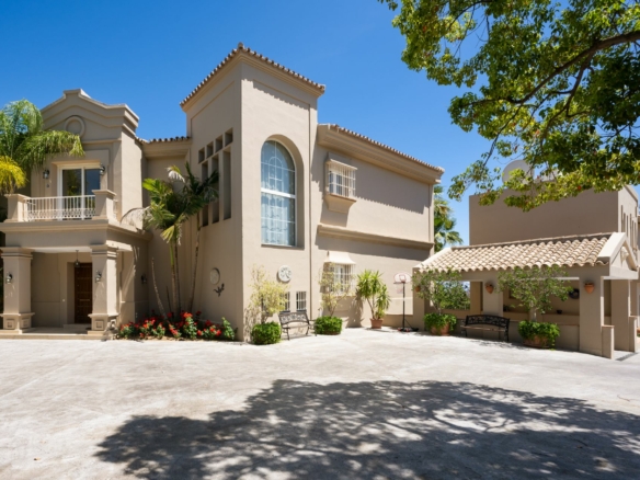 For Sale – Luxurious 7 Bedrooms Mansion in Nueva Andalucia! 🌅