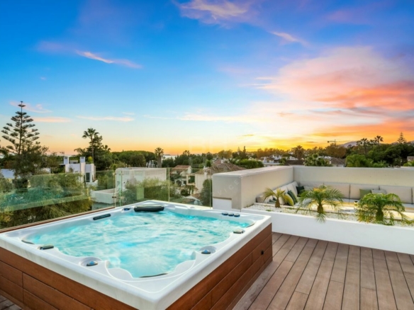  Modern Villa for Sale & Rent in Casablanca, Marbella Golden Mile. Walk to Beach