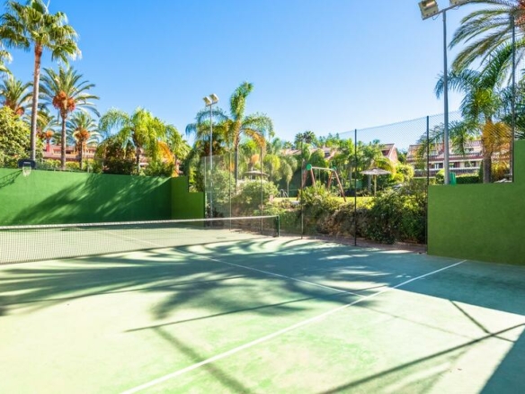 For Sale 🏡 Marbella Golden Mile, Marbella 🌅 South-west facing townhouse within walking distance to Puente Romano and the beach