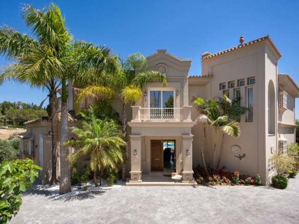 For Sale – Luxurious 7 Bedrooms Mansion in Nueva Andalucia! 🌅