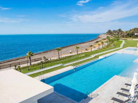 For Rent – EMARE 🏢 Estepona COSTA DEL SOL 4 Bedrooms APARTMENT 🏖️