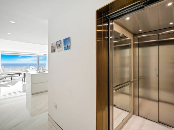 For Rent – EMARE 🏢 Estepona COSTA DEL SOL 4 Bedrooms APARTMENT 🏖️