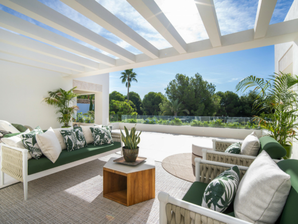🏰✨ LUXURIOUS VILLA FOR SALE IN MARBELLA GOLDEN MILE! ✨🏰 GATED – Turnkey Opportunity