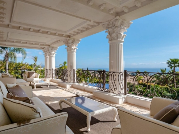 For sale 🏡 Luxurious Mansion in Sierra Blanca, Marbella Golden Mile! 🌟 Sea View  -Gated 