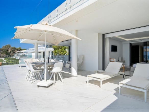 For Rent – EMARE 🏢 Estepona COSTA DEL SOL 4 Bedrooms APARTMENT 🏖️