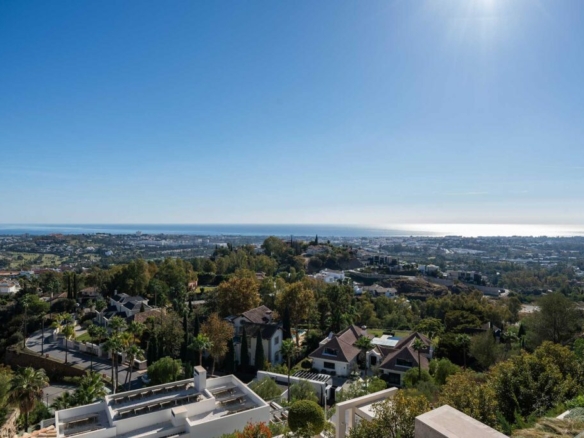 For Rent – Luxurious 3-Bedroom Duplex Apartment with Spectacular Views