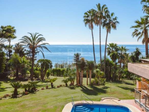 For sale 🌟 ELEGANT 10 Bedrooms BEACHFRONT MANSION WITH GUEST ACCOMMODATION ON THE NEW GOLDEN MILE 🌴