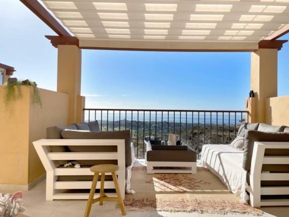 Penthouse in Hacienda del Señorio de Cifuentes Benahavis for  Rent