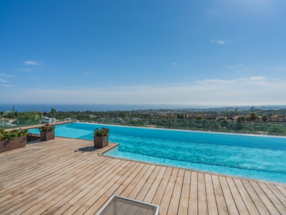 Penthouse 5 Bedrooms  in Sierra Blanca, Costa del Sol – Sea Views – Gated