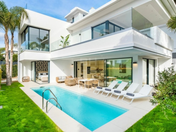  Modern Villa for Sale & Rent in Casablanca, Marbella Golden Mile. Walk to Beach