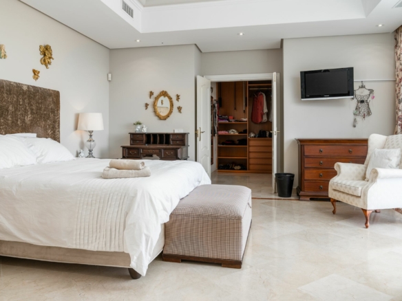 For Sale – Luxurious 7 Bedrooms Mansion in Nueva Andalucia! 🌅