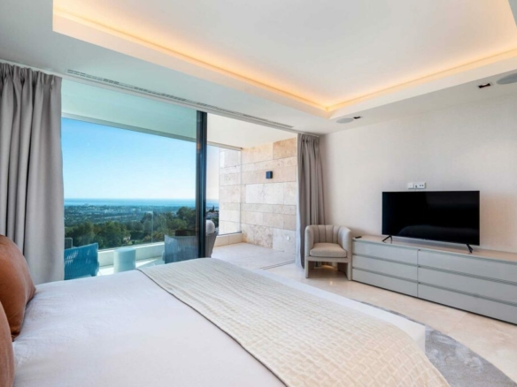 For Rent – Luxurious 3-Bedroom Duplex Apartment with Spectacular Views