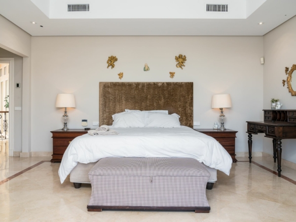 For Sale – Luxurious 7 Bedrooms Mansion in Nueva Andalucia! 🌅