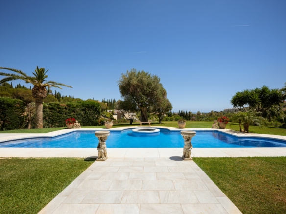 For Sale – Luxurious 7 Bedrooms Mansion in Nueva Andalucia! 🌅