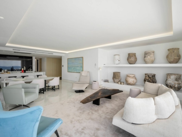 For Rent – EMARE 🏢 Estepona COSTA DEL SOL 4 Bedrooms APARTMENT 🏖️