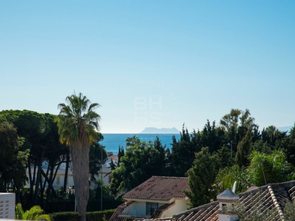 Modern Villa for Sale & Rent in Casablanca, Marbella Golden Mile. Walk to Beach