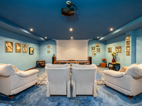 For Sale – Luxurious 7 Bedrooms Mansion in Nueva Andalucia! 🌅