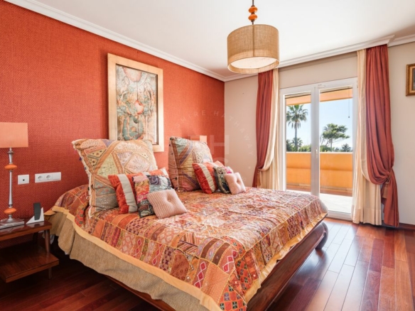 For sale 🌟 ELEGANT 10 Bedrooms BEACHFRONT MANSION WITH GUEST ACCOMMODATION ON THE NEW GOLDEN MILE 🌴