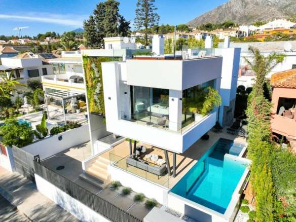  Modern Villa for Sale & Rent in Casablanca, Marbella Golden Mile. Walk to Beach