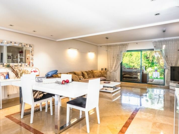 For Sale 🏡 Marbella Golden Mile, Marbella 🌅 South-west facing townhouse within walking distance to Puente Romano and the beach
