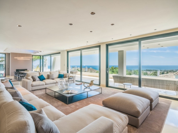 Penthouse 5 Bedrooms  in Sierra Blanca, Costa del Sol – Sea Views – Gated
