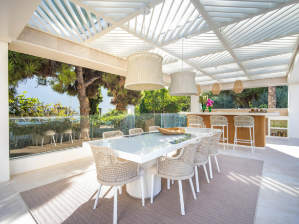 🏰✨ LUXURIOUS VILLA FOR SALE IN MARBELLA GOLDEN MILE! ✨🏰 GATED – Turnkey Opportunity