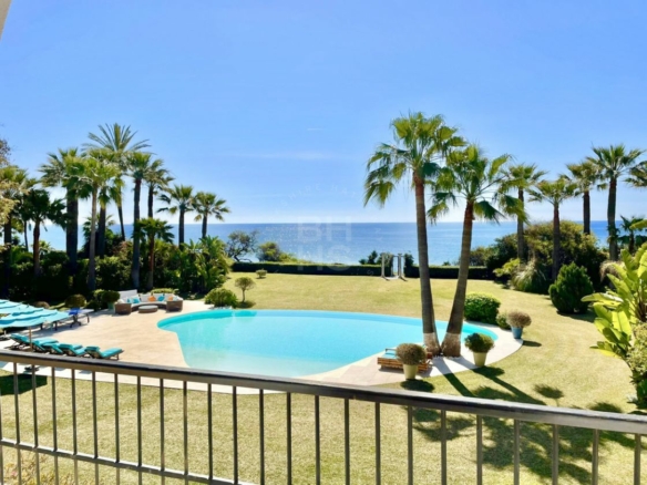 For sale 🌟 ELEGANT 10 Bedrooms BEACHFRONT MANSION WITH GUEST ACCOMMODATION ON THE NEW GOLDEN MILE 🌴