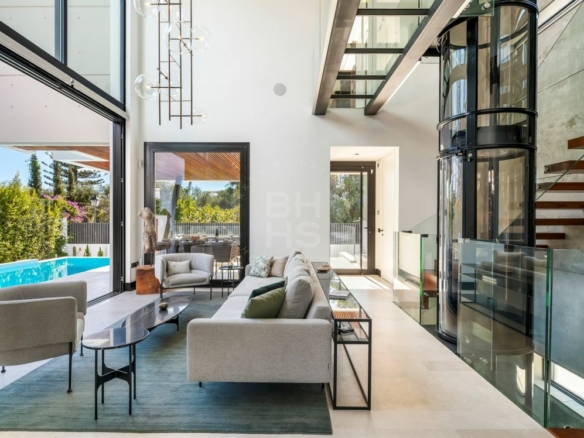  Modern Villa for Sale & Rent in Casablanca, Marbella Golden Mile. Walk to Beach